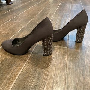 Ladies high heel pumps